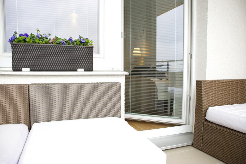 A Nice Place To Stay Apartments Prague Exterior photo